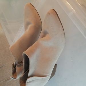 No longer wear. Size 11 Old Navy cream suede booties.